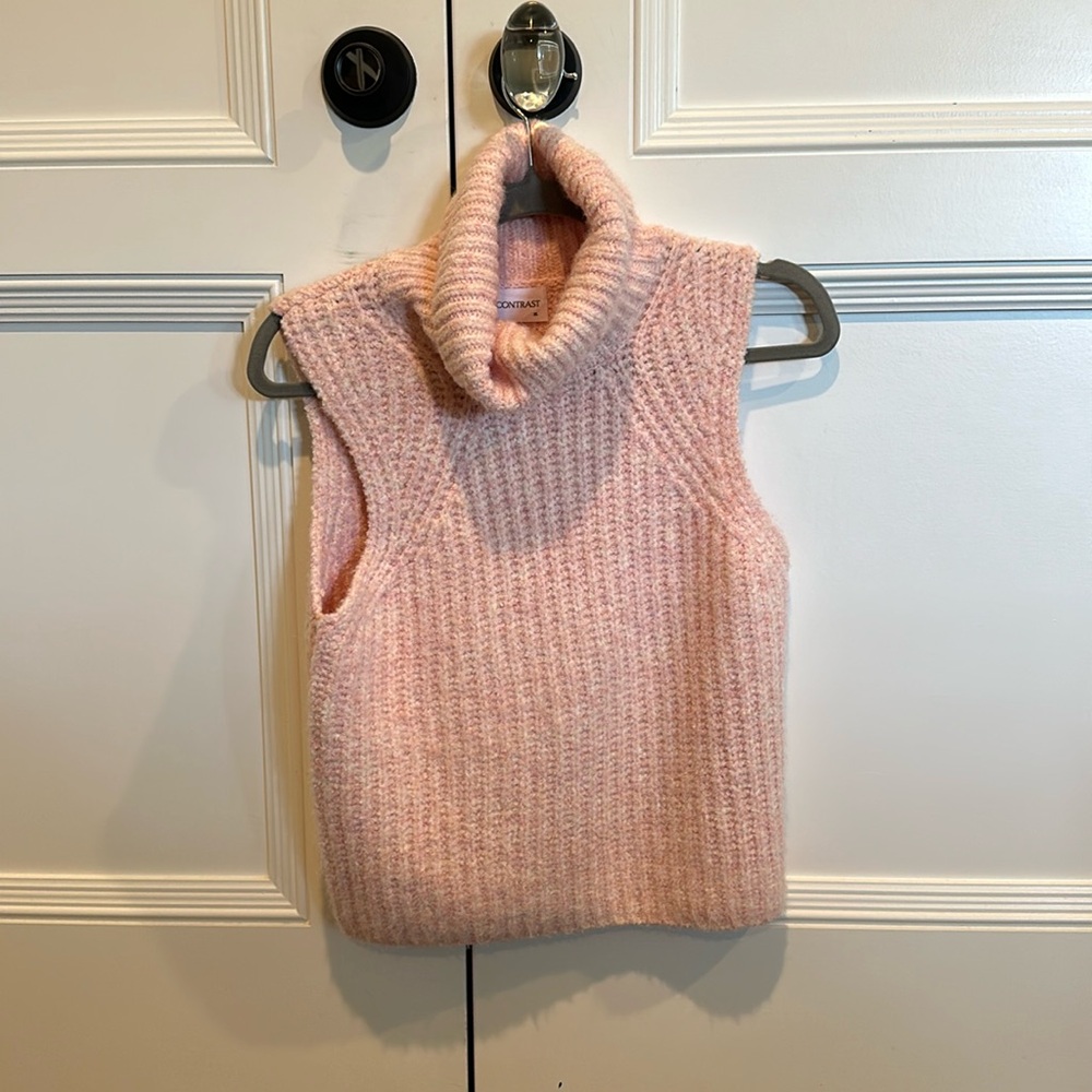 Self Contrast Cowl Neck Vest